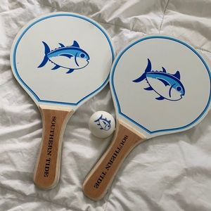Southern tide paddles and ball